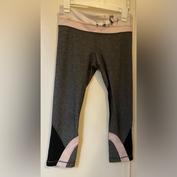 Lululemon Run: Inspire Crop II (Mesh) Size 6 - Picture 2 of 12